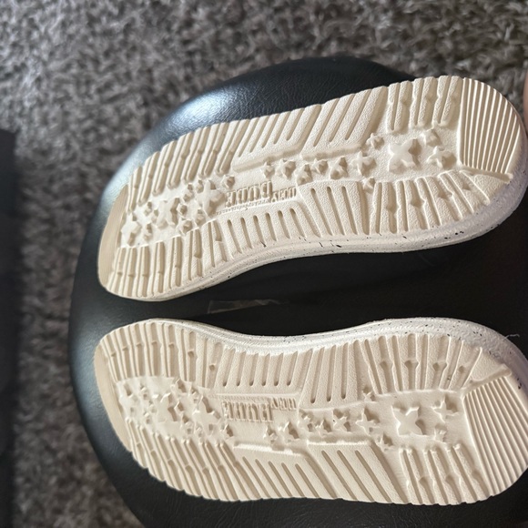 Hey Dude Women's Black Flats with Gold and Pink Disney Minnie Mouse Pattern - Picture 4 of 6